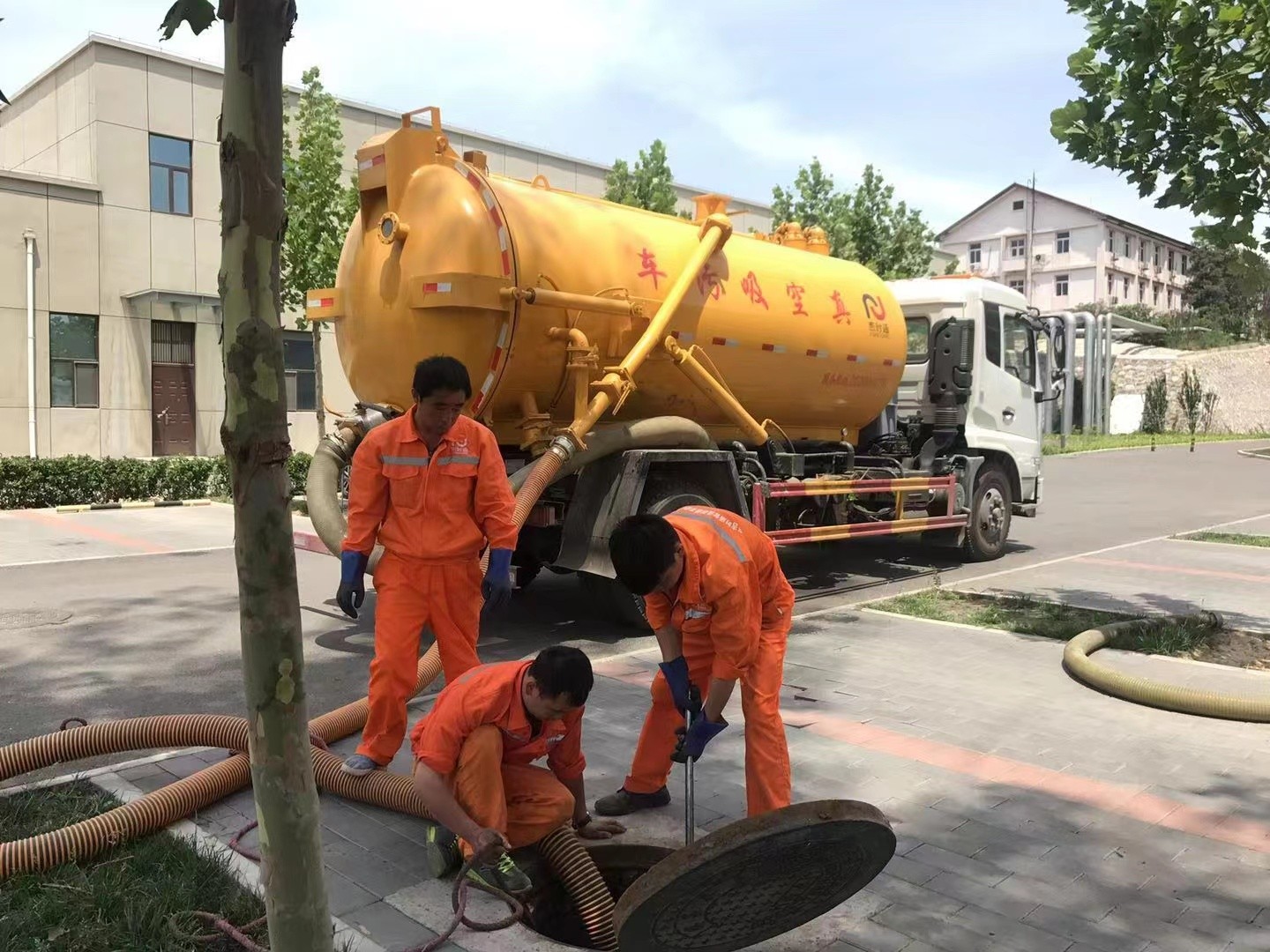 加茂镇化粪池清理与5-8吨吸粪车施工效率分析
